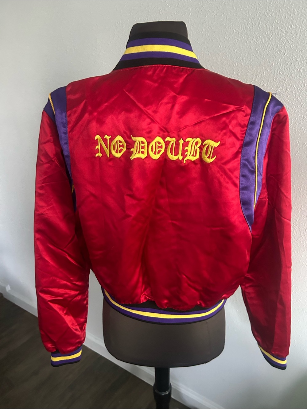 2001 No Doubt
Band Gwen Stefani
Satin Vintage Website
Jacket Very RARE